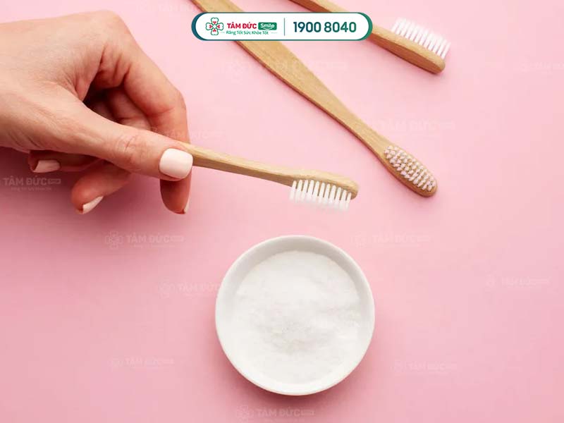 đánh răng bằng baking soda