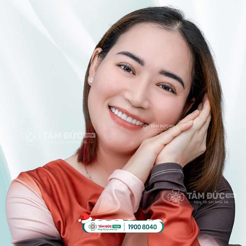 khách hàng bọc răng sứ khắc phục răng nhạy cảm tại nha khoa Tâm Đức Smile