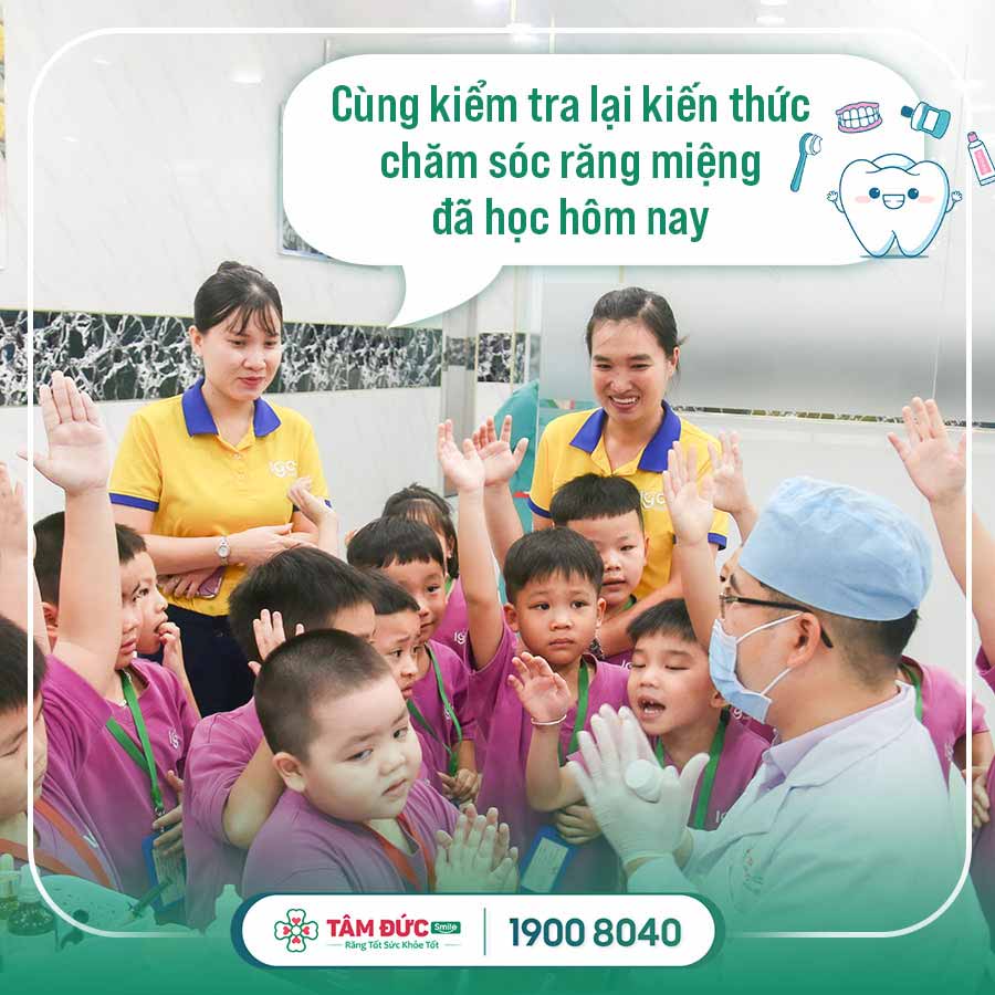 bác sĩ nha khoa Tâm Đức Smile hướng dẫn trẻ cách chăm sóc răng để phòng tránh hôi miệng chảy máu chân răng