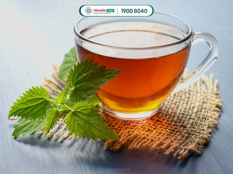 Trà chứa Tanin và Flavonoid gây xỉn màu, vàng răng