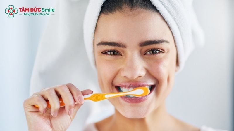 cleaning-dental-implants-2