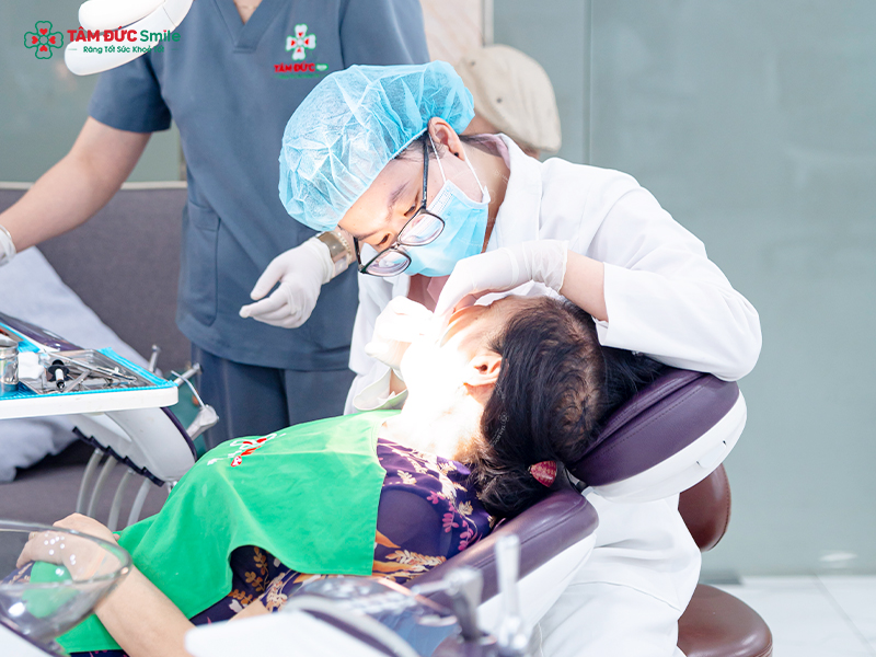 Việt Kiều lựa chọn bọc răng sứ tại Việt Nam nhờ chi phí hợp lý, công nghệ hiện đại và thời gian điều trị tối ưu.