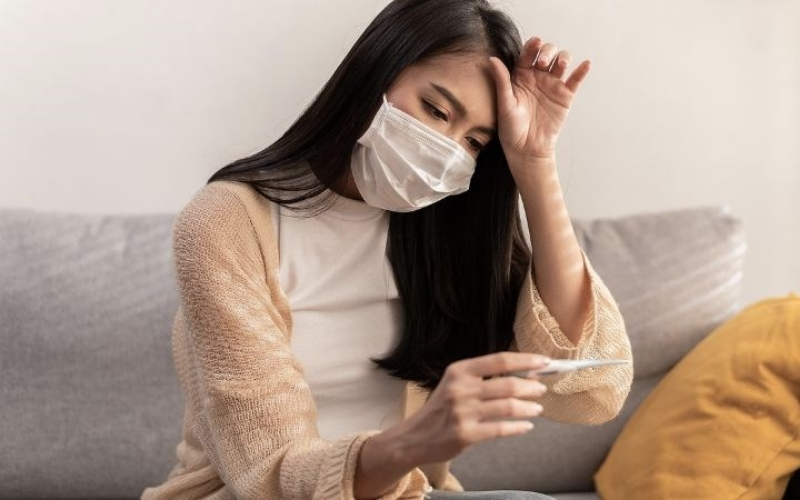 Cần cảnh giác nếu đau đầu kèm theo sốt cao hoặc có dấu hiệu nhiễm trùng tại vết nhổ.