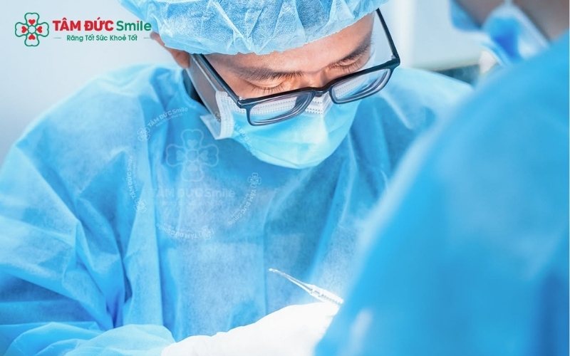 Ứng dụng công nghệ CT Cone Beam 3D tại Tâm Đức Smile giúp bác sĩ kiểm soát tốt các cấu trúc giải phẫu, đảm bảo an toàn tuyệt đối khi nhổ răng.