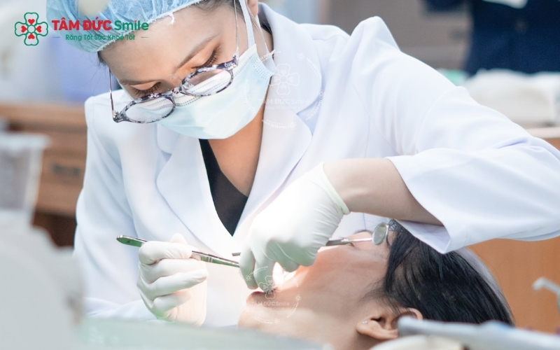 Tại Nha khoa Tâm Đức Smile, bác sĩ luôn ưu tiên bảo tồn răng thật thông qua các kỹ thuật trám răng, điều trị tủy hoặc bọc sứ hiện đại.