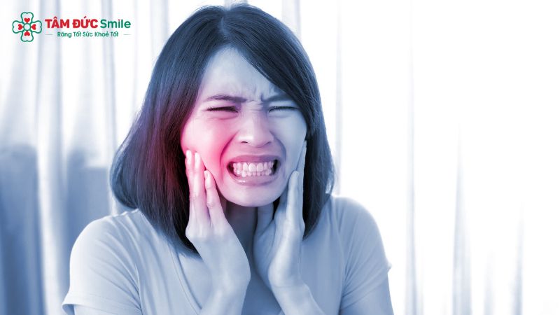 bien-chung-khi-cay-ghep-implant-3