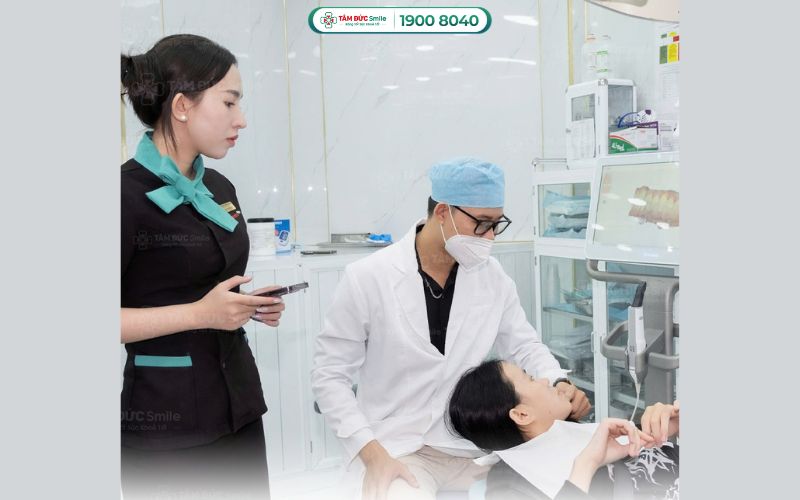 Cấy Implant phù hợp với người mất răng trên 18 tuổi, sức khỏe răng hàm ổn định.