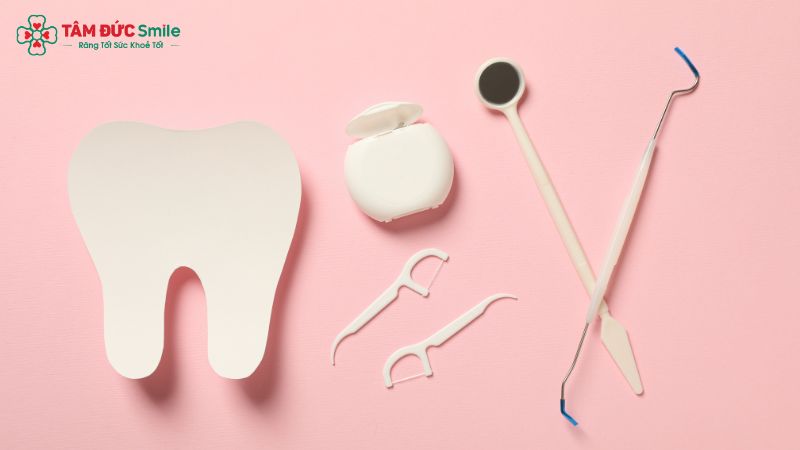 Sau khi cấy Implant cần vệ sinh răng đúng cách, ăn mềm, tái khám định kỳ để duy trì độ bền.