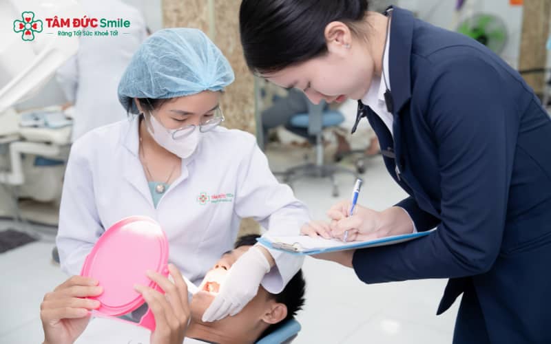 Thực hiện đúng phác đồ bác sĩ đưa ra để tránh kéo dài quá trình niềng răng