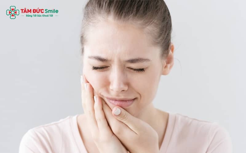 Quá trình cấy trụ Implant khiến cơ thể phản ứng tự nhiên bằng viêm nhẹ
