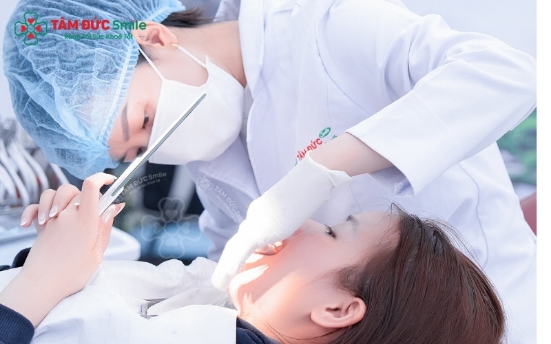 Đánh răng thông thường không thể loại bỏ cao răng đã cứng, cạo vôi răng là giải pháp điều trị hiệu quả