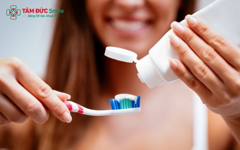 Đánh răng đúng cách không chỉ làm sạch mảng bám mà còn là "tấm khiên" bảo vệ men răng và nướu.