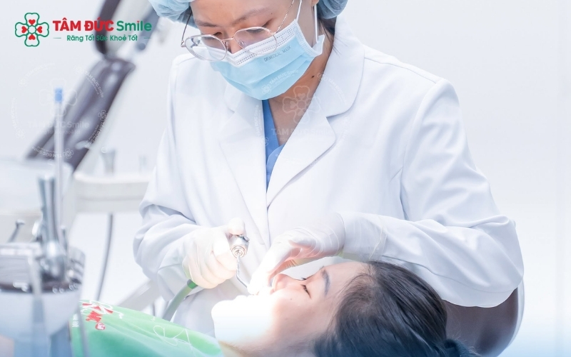 Quy trình 5 bước bọc răng sứ chuẩn nha khoa tại Tâm Đức Smile, đảm bảo tính chính xác và thẩm mỹ cao nhất