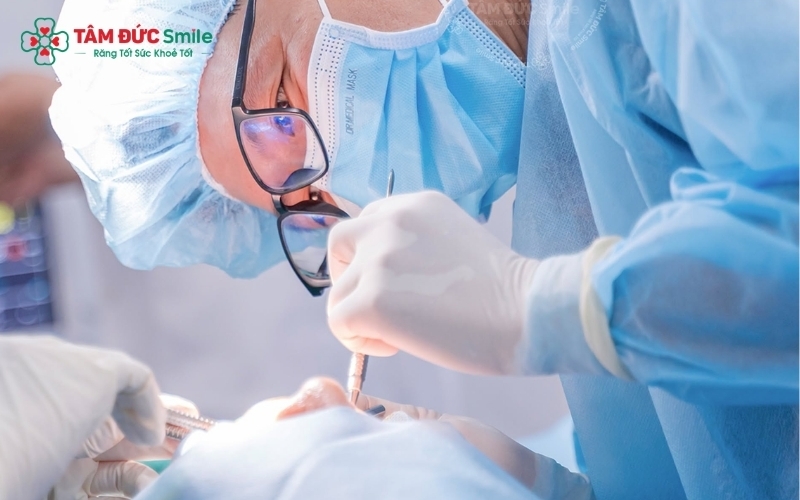 Sự tỉ mỉ trong từng khâu phục hình mão sứ tại Tâm Đức Smile mang lại vẻ đẹp tự nhiên như răng thật.
