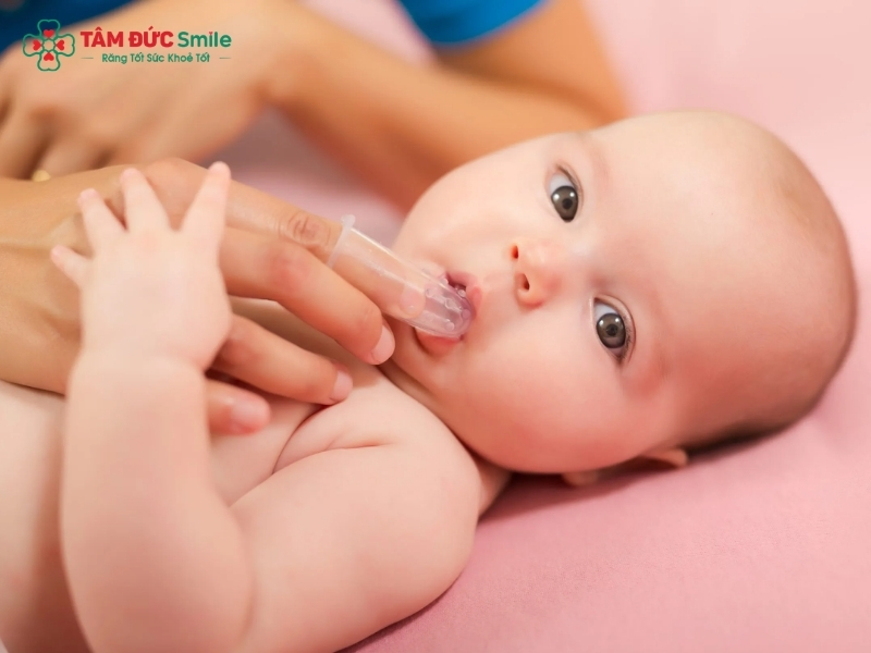 Cách vệ sinh răng miệng cho bé 1 tuổi đúng cách, ngừa sâu răng hiệu quả