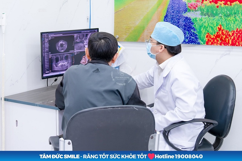 Chụp CT Cone Beam 3D giúp bác sĩ đánh giá chiều cao xương hàm, vị trí đáy xoang và lập kế hoạch nâng xoang hở chính xác hơn.