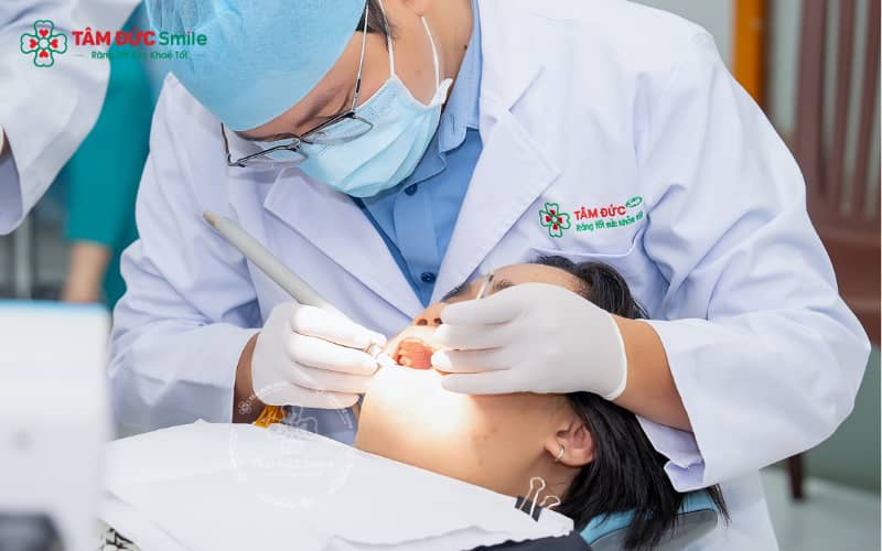 Để niềng răng hô nhẹ đạt kết quả tối ưu, bạn nên tuân thủ lịch tái khám do bác sĩ đưa ra