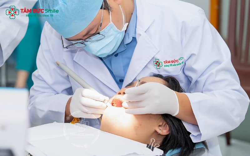 Chụp X-quang kết hợp đánh giá toàn diện răng – hàm – khớp cắn là bước quan trọng trước khi lên kế hoạch Invisalign