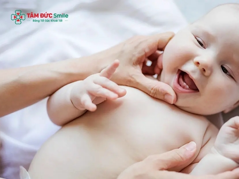 Trẻ mọc răng khi nào? Dấu hiệu và cách chăm sóc răng miệng đúng cách