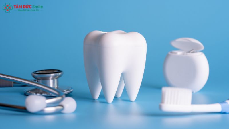 Chăm sóc răng Implant đúng cách giúp duy trì tuổi thọ trụ răng lâu dài và nụ cười khỏe mạnh.