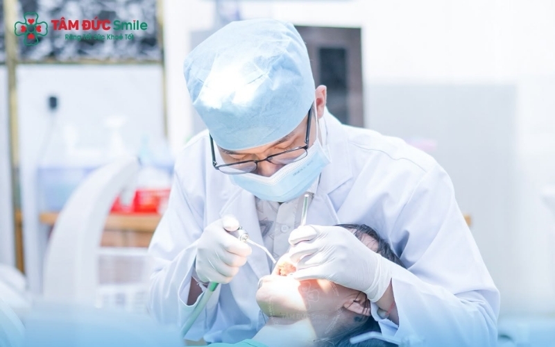 Tại Nha khoa Tâm Đức Smile, bác sĩ luôn đánh giá kỹ mức độ sâu răng để chỉ định phương pháp phù hợp nhất, ưu tiên trám răng hoặc điều trị tủy nhằm bảo tồn tối đa răng thật cho khách hàng.
