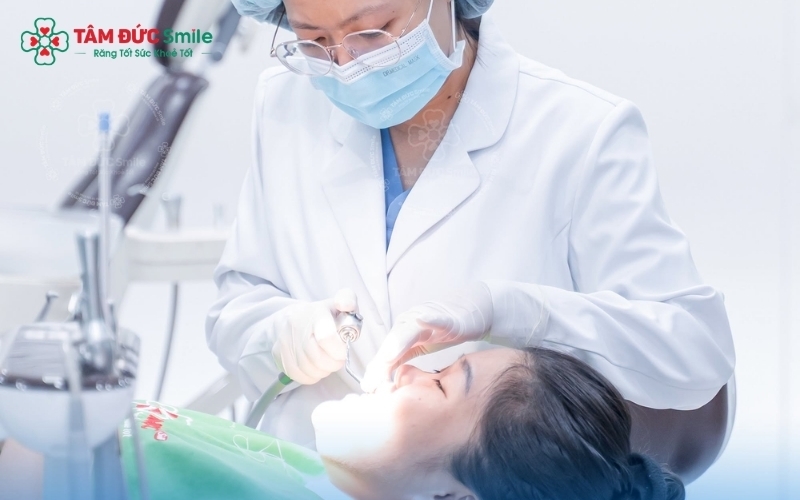 Tại Nha khoa Tâm Đức Smile, quy trình 9 bước được thực hiện tỉ mỉ, từ việc thăm khám kỹ lưỡng đến ứng dụng công nghệ scan hiện đại để chế tác mặt dán cá nhân hóa.
