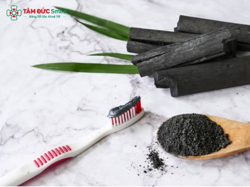 Kem đánh răng than hoạt tính có tốt không? 