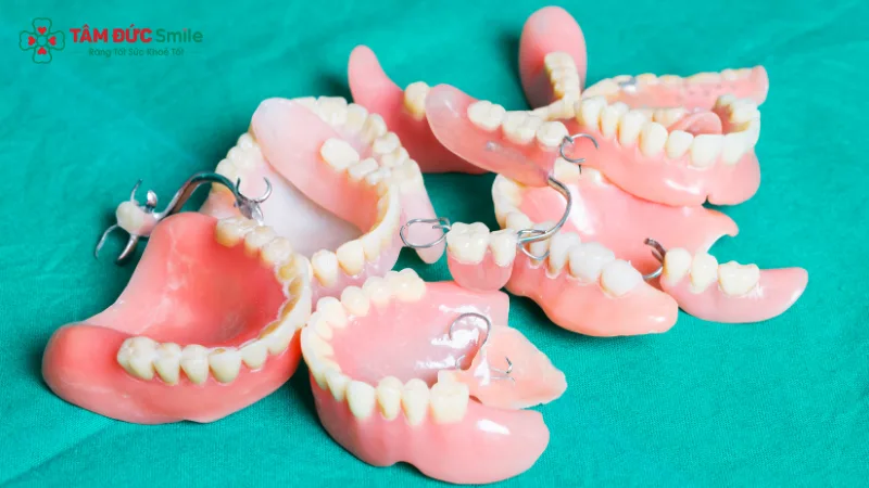 Răng giả tháo lắp là giải pháp hỗ trợ phục hình nhiều răng hoặc toàn hàm, giúp cải thiện ăn nhai và thẩm mỹ.