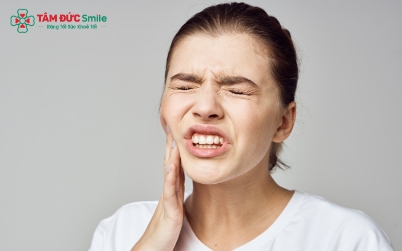 Nhổ răng khôn kịp thời không làm suy giảm sức khỏe, ngược lại còn bảo vệ răng số 7 quan trọng khỏi nguy cơ sâu răng và viêm nhiễm kéo dài