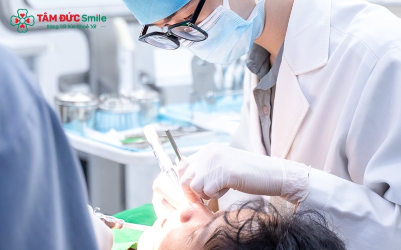 Ứng dụng công nghệ nhổ răng bằng máy siêu âm Piezotome giúp giảm sang chấn, giúp vết thương lành nhanh và hạn chế sưng đau hậu phẫu.