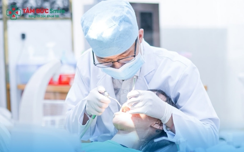 Tùy vào nguyên nhân gây đau, bác sĩ sẽ chỉ định trám răng, điều trị tủy hoặc nhổ răng khôn để giải quyết triệt để nguồn gây đau nhức.