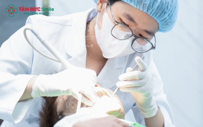 Nếu phát hiện răng chạy lại, hãy đến nha khoa sớm để bác sĩ can thiệp kịp thời, tránh phải niềng răng lần 2.