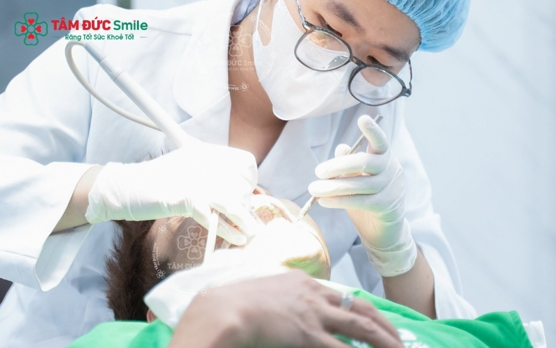 Với các trường hợp sâu răng gần tủy, bác sĩ sẽ thực hiện gây tê tại chỗ để đảm bảo khách hàng luôn cảm thấy thoải mái và dễ chịu nhất trong quá trình điều trị