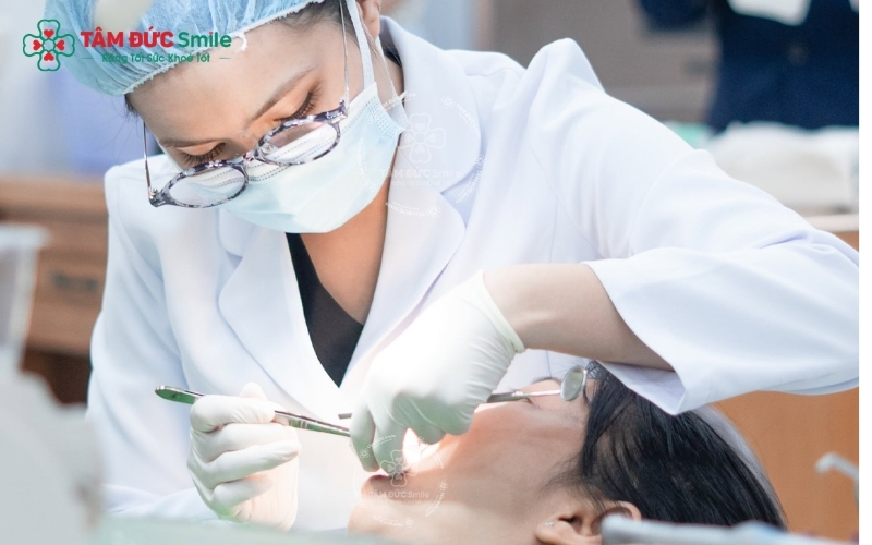 Với kỹ thuật hiện đại, một ca trám răng đơn giản tại Nha khoa Tâm Đức Smile thường chỉ kéo dài từ 15–30 phút, giúp bạn tiết kiệm thời gian mà vẫn đảm bảo hiệu quả phục hồi bền vững