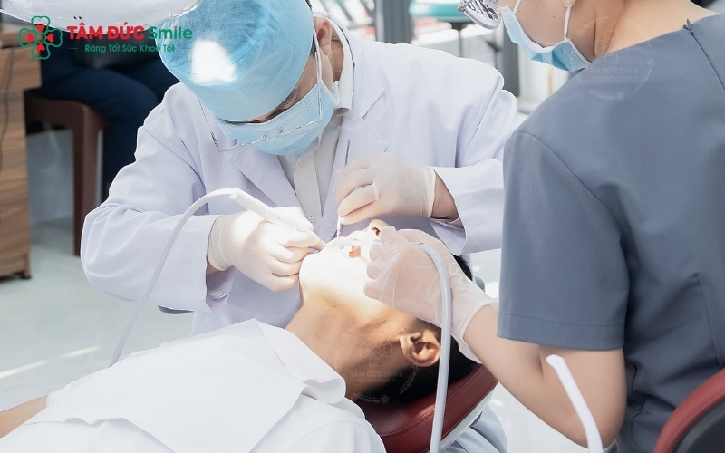 Quy trình trám răng tại Tâm Đức Smile được thực hiện nhẹ nhàng, hạn chế tối đa cảm giác ê buốt.