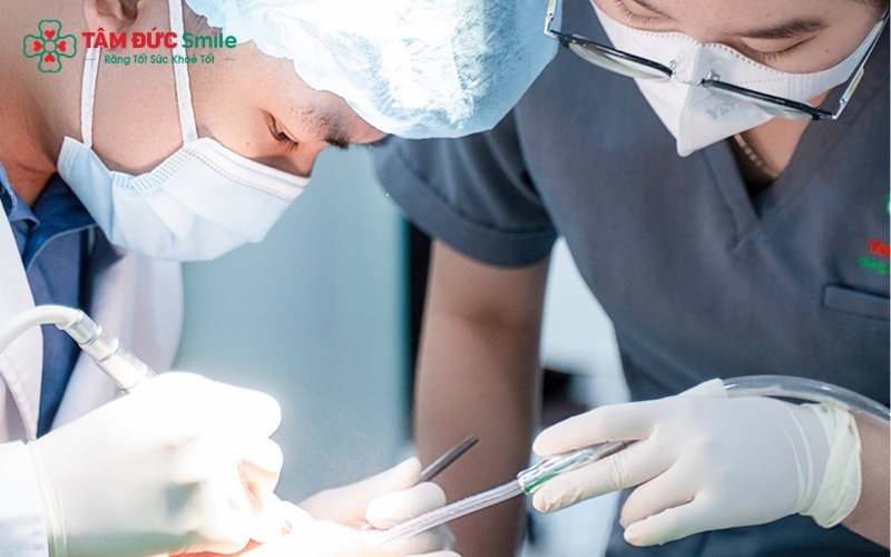Điều trị tủy đúng kỹ thuật tại Nha khoa Tâm Đức Smile giúp loại bỏ hoàn toàn vi khuẩn, bảo tồn răng thật và khôi phục chức năng ăn nhai.