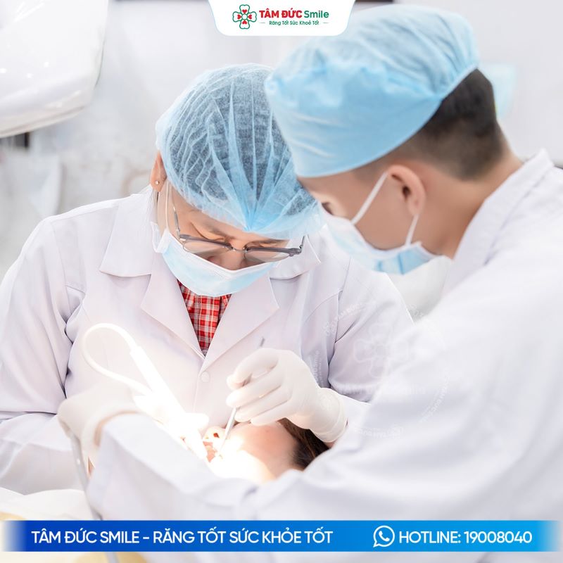 Đội ngũ bác sĩ nhiều năm kinh nghiệm trực tiếp thăm khám và tư vấn tại Nha khoa Tâm Đức Smile
