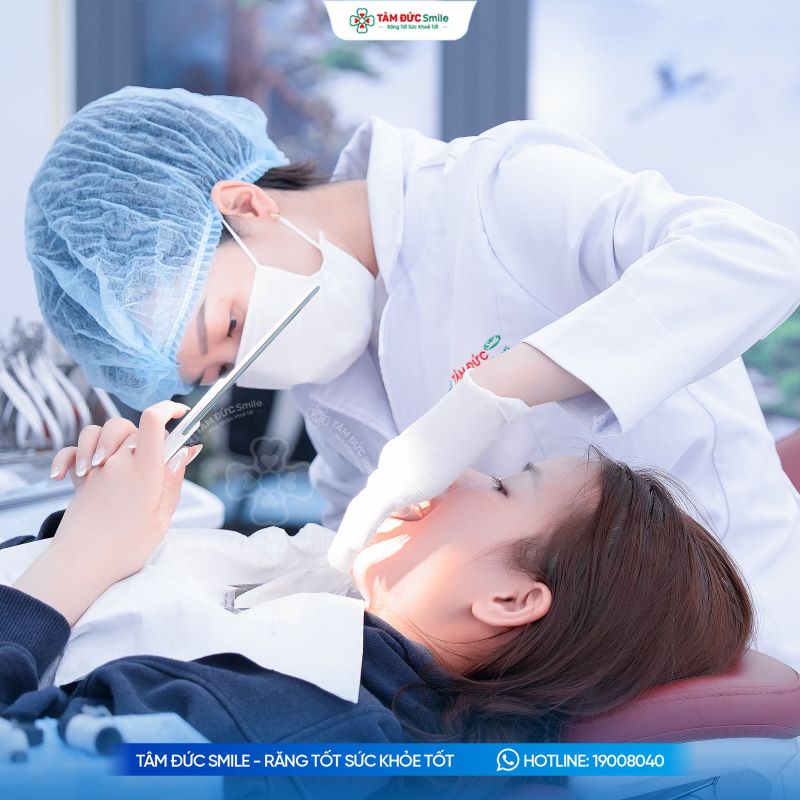 Bác sĩ Nha khoa Tâm Đức Smile trực tiếp thực hiện điều trị theo phác đồ phù hợp với từng khách hàng.