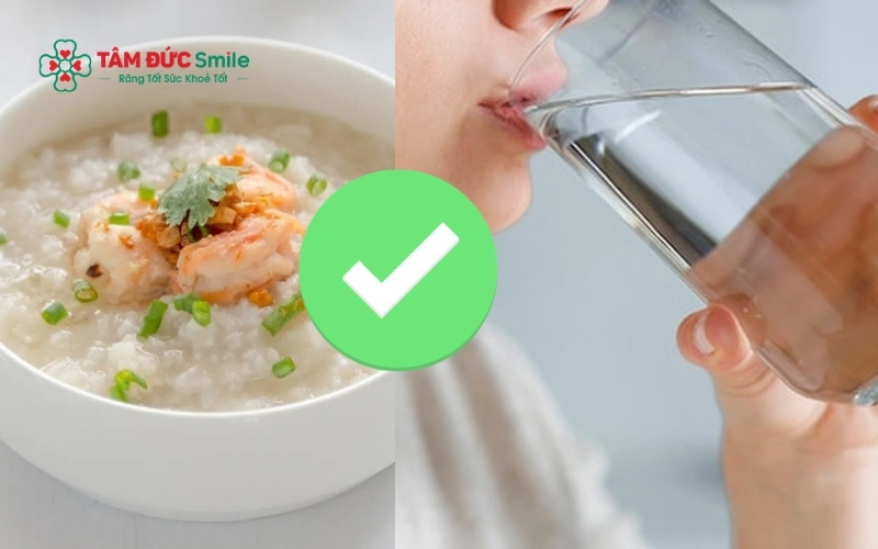 Ưu tiên các thực phẩm mềm, lỏng và để nguội như cháo, súp hoặc sữa chua để cung cấp đủ dưỡng chất mà không gây áp lực lên vết thương