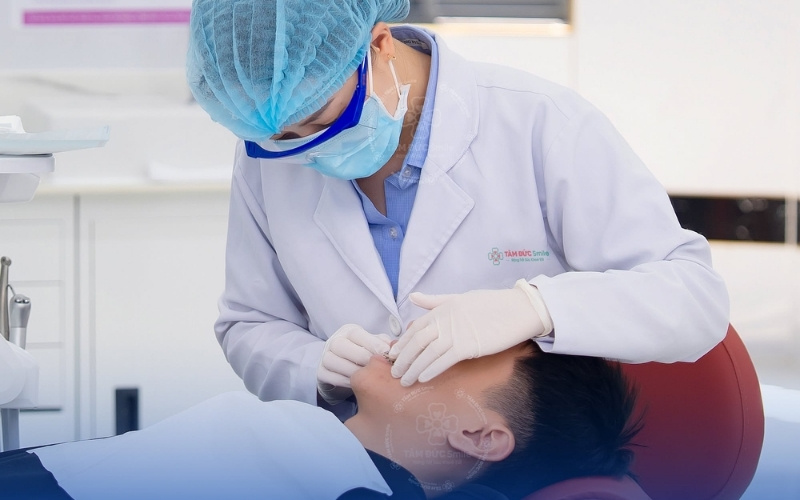 Quy trình bọc sứ bán phần ngày nay được hỗ trợ bởi công nghệ CAD/CAM hiện đại, giúp lấy dấu răng chính xác tuyệt đối và chế tác miếng sứ tinh xảo