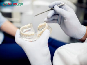 Làm cầu răng sứ có đau không? Bao lâu hết ê buốt?