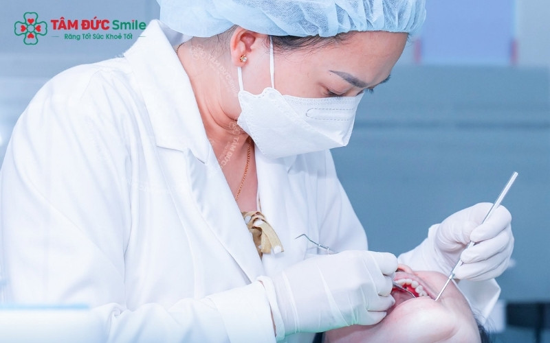 Nhờ sự hỗ trợ của công nghệ máy siêu âm hiện đại, việc nhổ 4 răng khôn cùng lúc diễn ra nhanh chóng, an toàn và giúp bệnh nhân tiết kiệm thời gian nghỉ dưỡng.