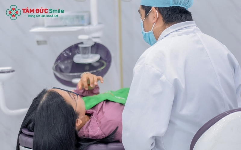 Ứng dụng công nghệ nhổ răng bằng sóng siêu âm giúp hạn chế tối đa tổn thương mô mềm, giảm sưng đau và đẩy nhanh tốc độ lành thương.