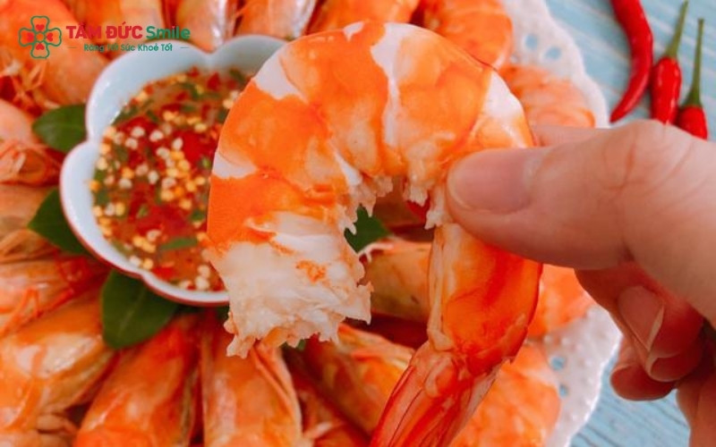 ùy vào mức độ hồi phục của vết thương mà bạn nên lựa chọn thời điểm phù hợp để bắt đầu ăn các món từ tôm