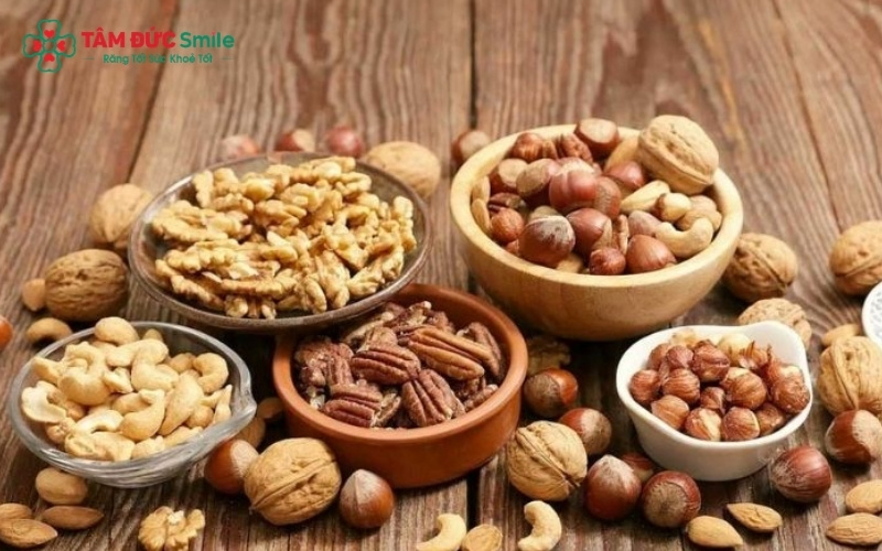 Sau khi trám, nên kiêng thực phẩm cứng, dai để miếng trám bám chắc