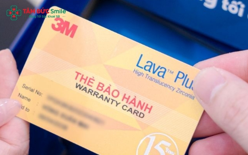 Thời gian bảo hành răng sứ Zirconia chính hãng thường kéo dài từ 7 đến 15 năm tùy dòng sứ.