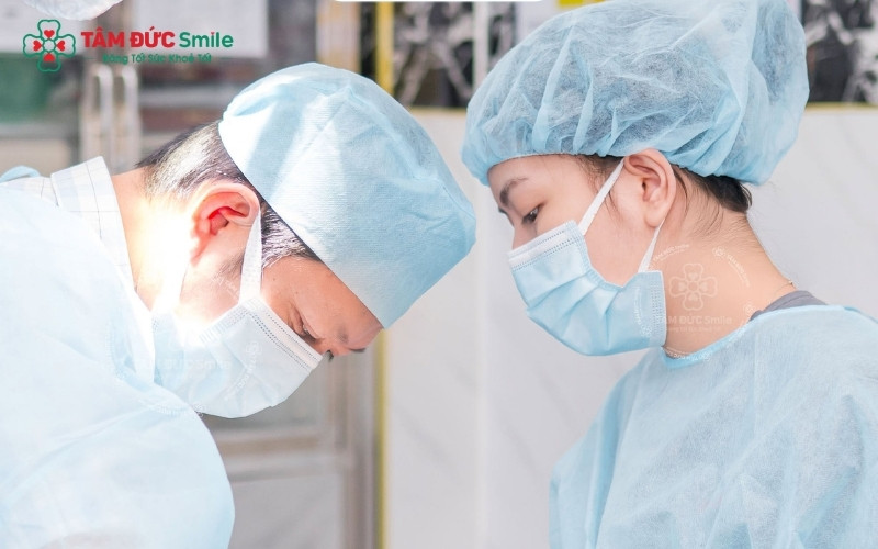 Nếu có cảm giác đau nhói khi nhai, rất có thể miếng trám của bạn đang bị cao hơn so với khớp cắn và cần được bác sĩ mài chỉnh lại
