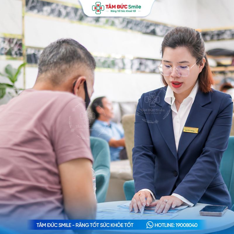 Nha khoa Tâm Đức Smile tư vấn rõ tình trạng răng, số buổi, phương án phục hồi và chi phí trước khi điều trị.